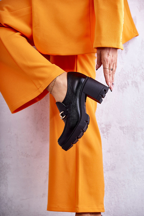 Skórzane Półbuty Na Słupku Ze Złotą Ozdobą Czarne Lemar Mikeyla