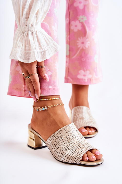 Skórzane Klapki Damskie Wzór Krokodyl Na Obcasie Beżowe Perry