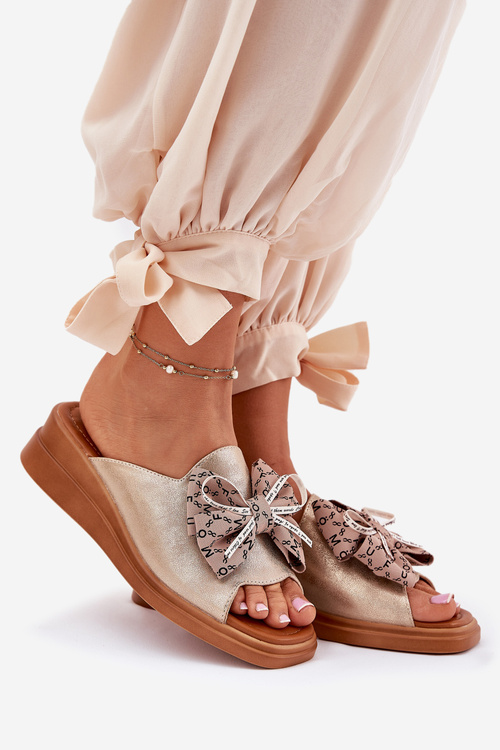 Klapki Damskie Na Koturnie Z Kokardą Złote Moonzella