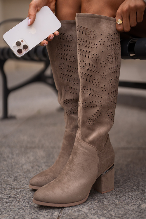Ażurowe Kozaki Damskie Na Słupku Z Eko Zamszu Vinceza 16443 Ciemnobeżowe