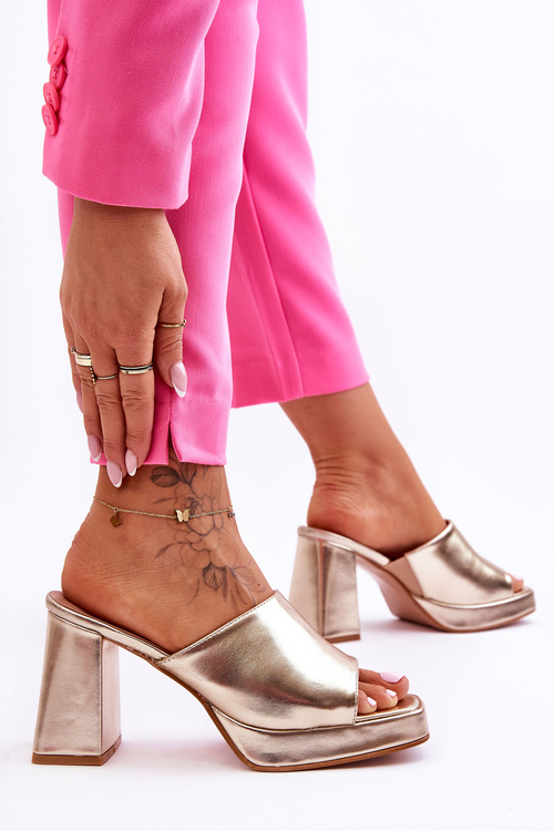 Skórzane Klapki Na Obcasie Złote Livesa