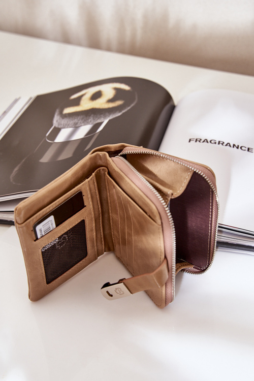 Lakierowany Damski Portfel Portmonetka Ciemnobeżowy Yathika