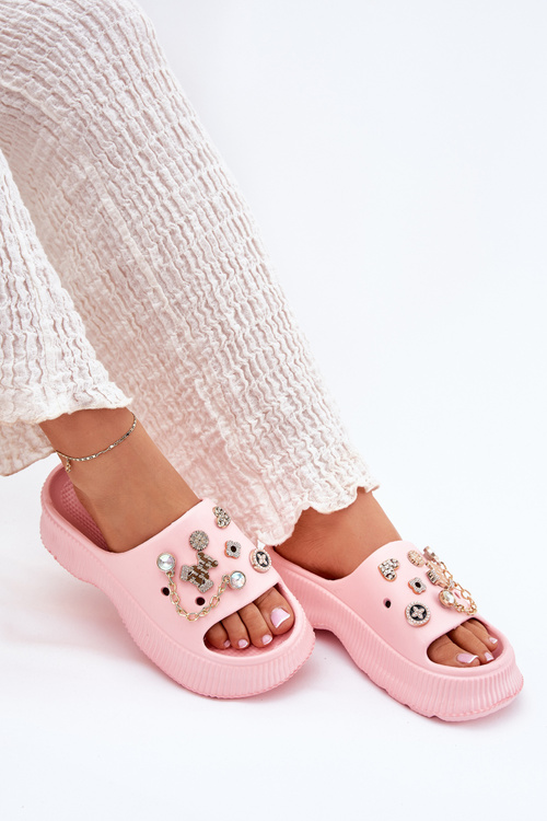 Piankowe Klapki Damskie Ze Złotymi Przypinkami Różowe Hortiana