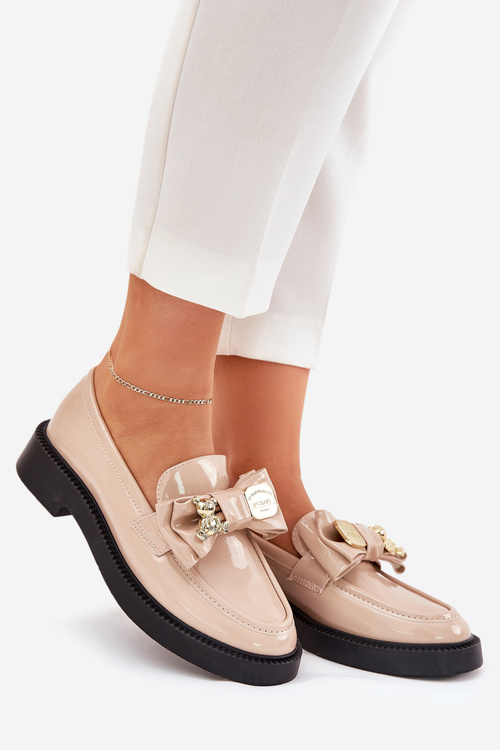 Lakierowane Mokasyny Z Kokardą I Ozdobną Broszką Beżowe Leandriel