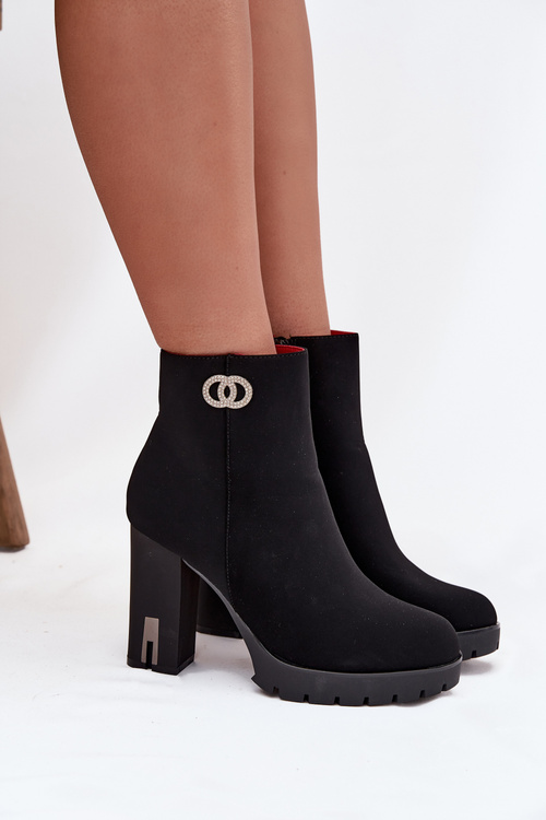 Ocieplane Botki Damskie Na Słupku Z Ozdobnym Detalem Czarne Vessara