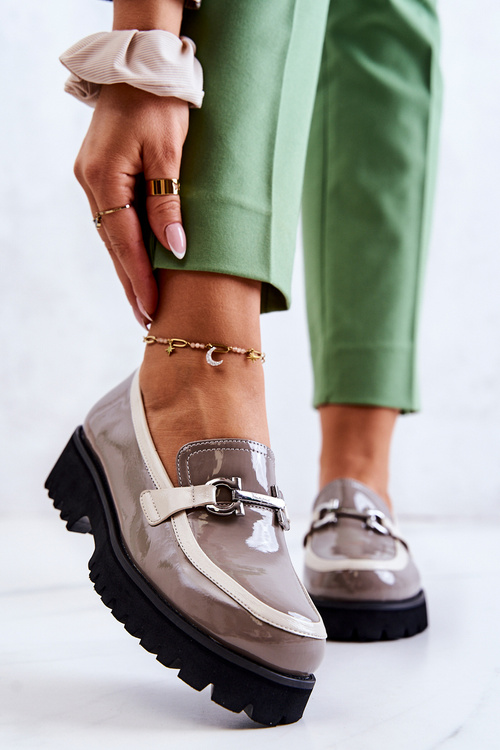 Lakierowane Damskie Półbuty Loafery Beżowo-Białe Cassida