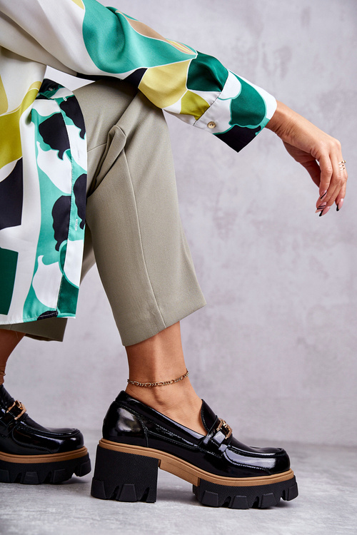 Lakierowane Półbuty Na Obcasie Ze Złotą Ozdobą Czarne Lurdes