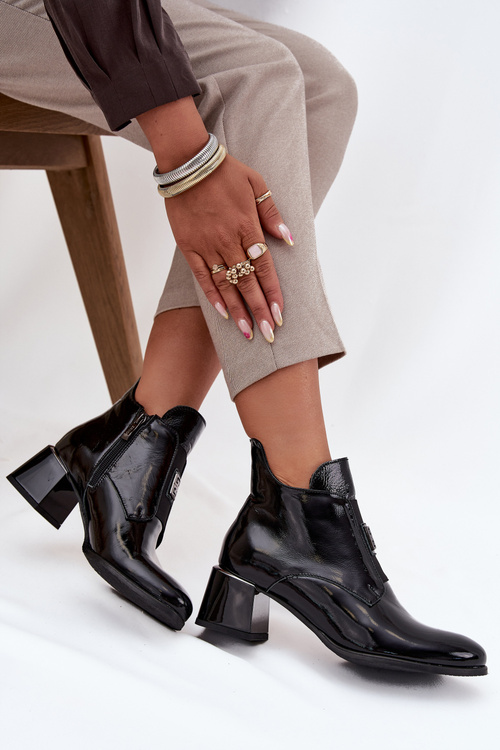 Skórzane Lakierowane Botki Na Klocku Z Ozdobnym Detalem Ocieplane Zazoo 60560 Czarne