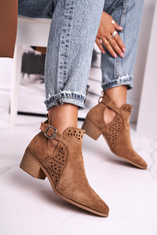 Zamszowe Botki Na Obcasie Z Klamrą Camel Esen