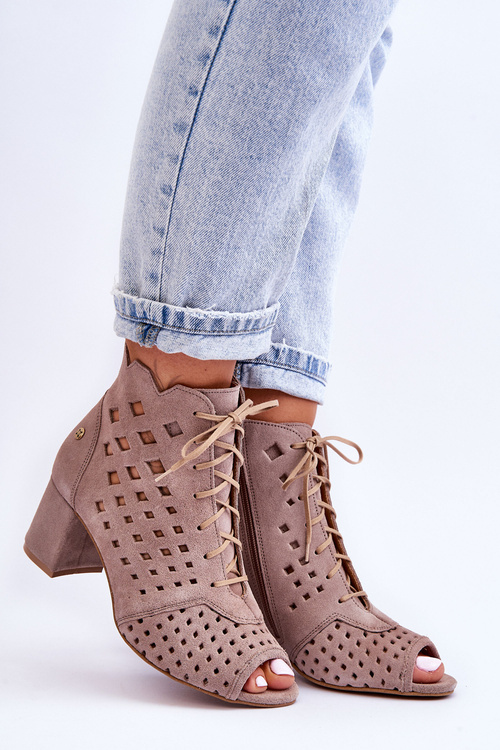 Zamszowe Botki W Ażurowy Wzór Maciejka 05966-10 Ciemnobeżowe