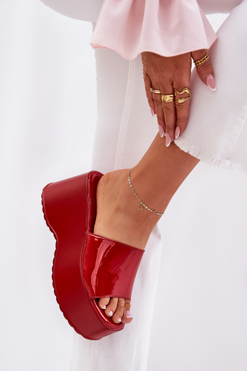 Lakierowane Klapki Damskie Na Platformie I Koturnie Czerwone Nellevia