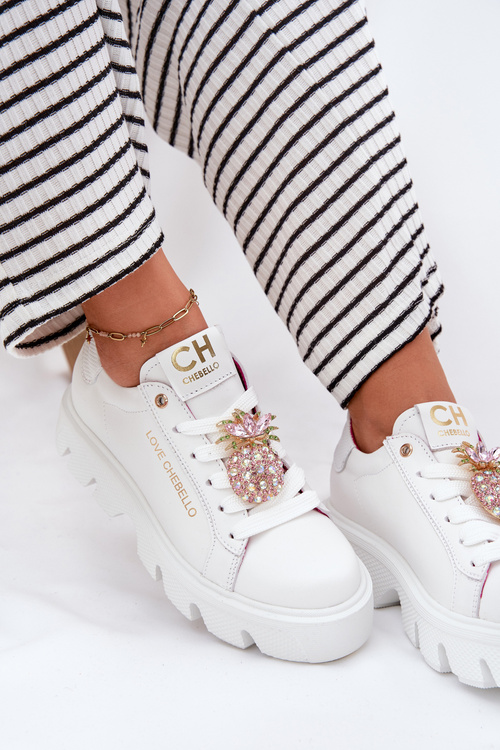 Skórzane Sneakersy Z Ozdobną Broszką Ananas CheBello 4651 Białe