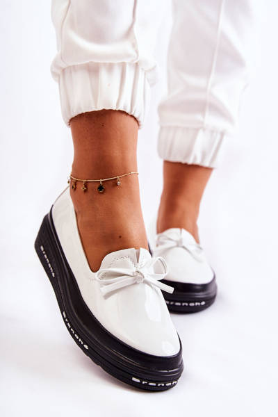 Damskie Lakierowane Mokasyny Na Koturnie Białe Frilly