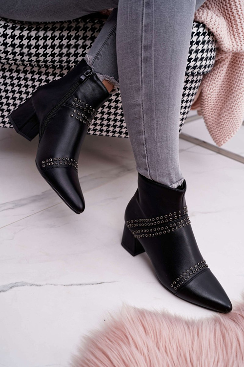 Damskie Botki Na Słupku W Szpic Z Nitami Czarne Primma