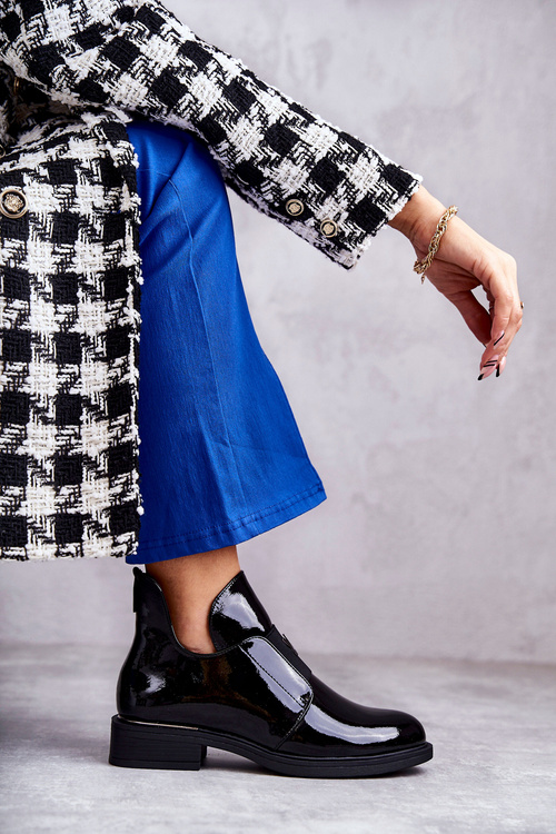 Lakierowane Botki Z Wycięciami Na Płaskim Obcasie Czarne Eunice