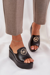 Klapki Na Platformie I Koturnie Z Ozdobą Czarne Nanessia 
