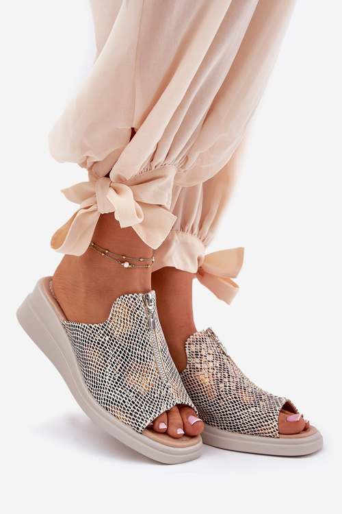 Klapki Damskie Na Koturnie Z Zamkiem Zwierzęcy Wzór Beżowe Irriva