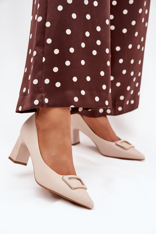 Czółenka Na Słupku Z Ozdobną Klamrą Beżowe Seriva