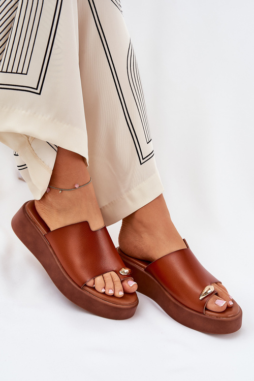 Klapki Damskie Na Platformie I Niskim Koturnie Z Ozdobnym Detalem Camel Saqesse