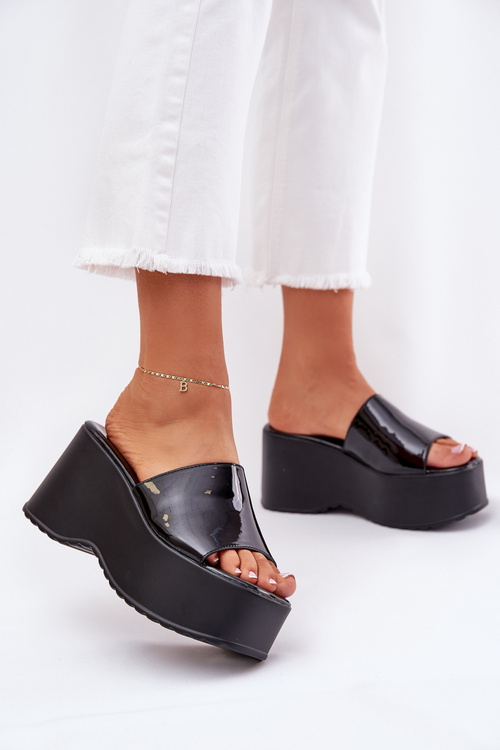 Lakierowane Klapki Damskie Na Platformie I Koturnie Czarne Nellevia
