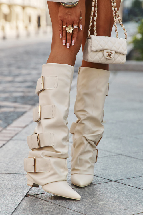 Kozaki Damskie Na Słupku Z Wywiniętą Cholewką I Złotymi Klamrami Jasnobeżowe Isavelle