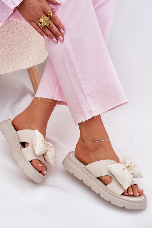 Skórzane Klapki Damskie Na Platformie Z Kokardą CheBello 4647 Beżowe