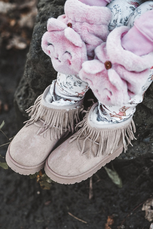 Ocieplane Botki Śniegowce Dziecięce Z Ozdobnymi Frędzlami Beżowe Nimia