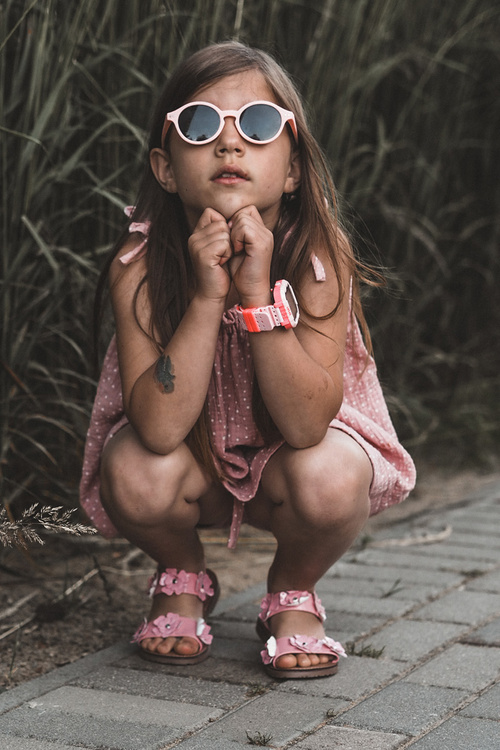 Lakierowane Sandałki Dziecięce Ozdobione Kwiatkami Różowe Tinette