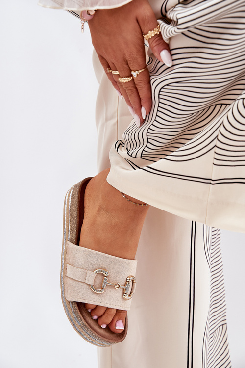 Klapki Damskie Na Platformie Ze Złotą Ozdobą I Brokatem Beżowe Morisela