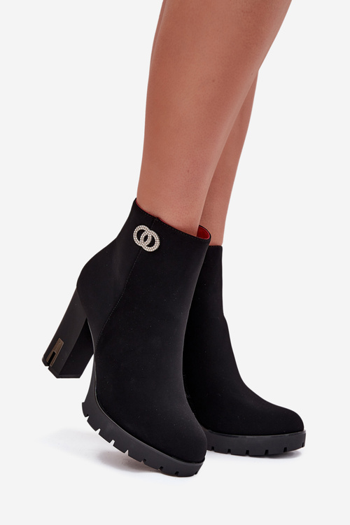 Ocieplane Botki Damskie Na Słupku Z Ozdobnym Detalem Czarne Vessara