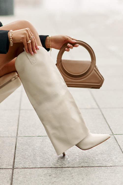 Kozaki Na Szpilce Z Wywiniętą Cholewką Jasnobeżowe Bellinna