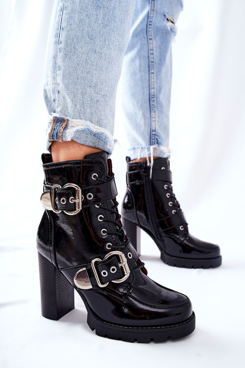 Botki Na Słupku Lakierowane Z Klamrą Czarne Flaris