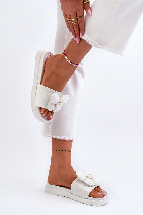 Klapki Damskie Z Ozdobą Na Niskiej Platformie Białe Cedrella