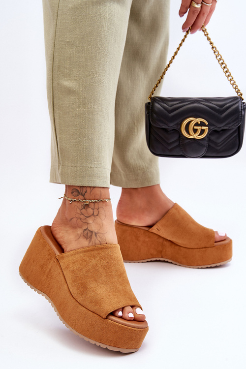 Damskie Klapki Na Masywnej Platformie Camel Martina