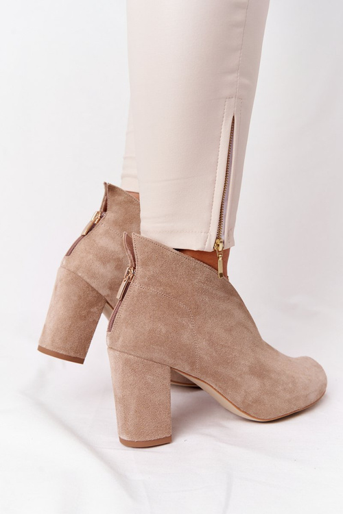 Zamszowe Botki Na Słupku Z Wycięciem Exquisite 1243 Beżowe