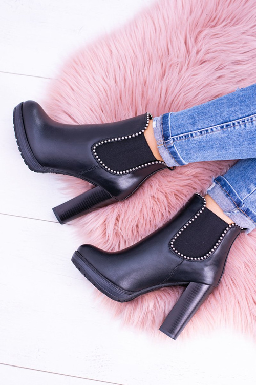 Czarne Wsuwane Botki Na Słupku Bernatt