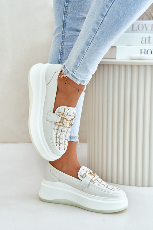 Skórzane Mokasyny Damskie Na Platformie Ze Złotą Ozdobą Vinceza 89105 Jasnobeżowe