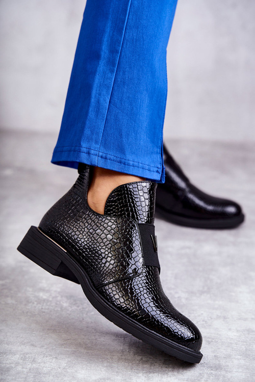 Lakierowane Botki Z Wycięciami Na Płaskim Obcasie Czarne Eunice