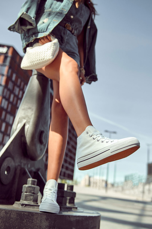 Klasyczne Wysokie Trampki Wiązane Białe Volterro