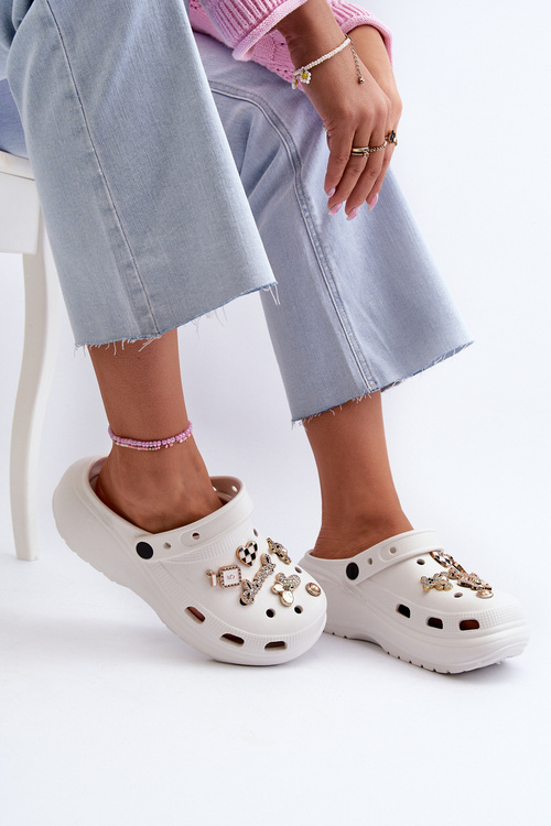 Klapki Damskie Piankowe Lekkie Na Grubej Podeszwie Z Przypinkami Białe Effiora