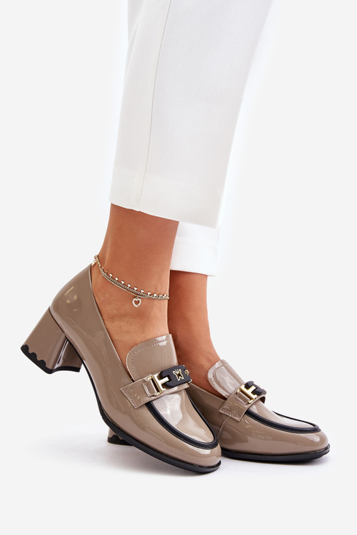 Lakierowane Półbuty Damskie Na Obcasie Z Ozdobą Artiker 55C1054 Beżowe