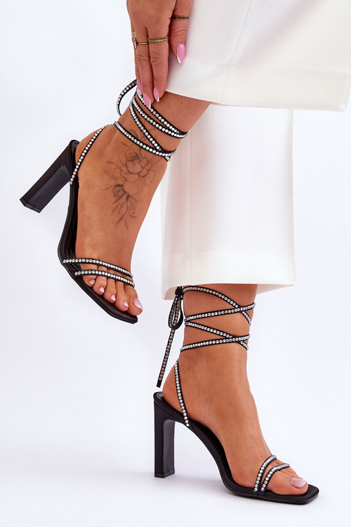 Eleganckie Wiązane Sandały Z Dżetami Czarne Nessy