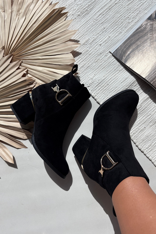 Ocieplane Botki Damskie Na Słupku Ze Złotymi Elementami Czarne Ambrine