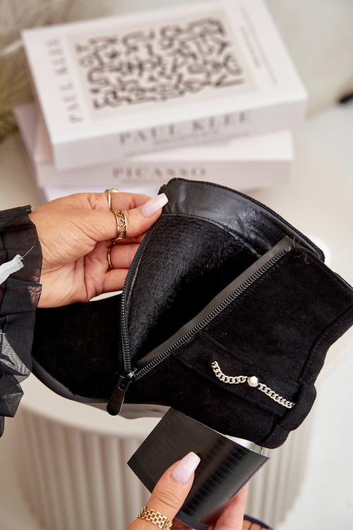 Ocieplane Botki Damskie Na Słupku Z Łańcuszkiem Eko Zamszowe Czarne Hanalen