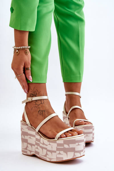 Modne Sandały Na Koturnie We Wzory Beżowe Claria