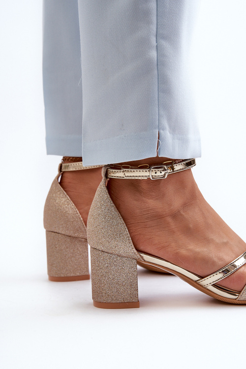 Brokatowe Sandały Damskie Na Niskim Słupku Złote Ploemis