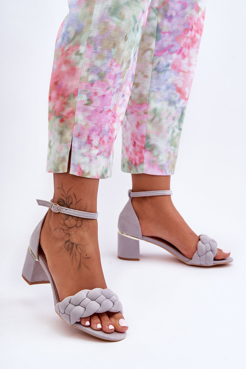 Zamszowe Sandały Z Warkoczem Szare Essenza