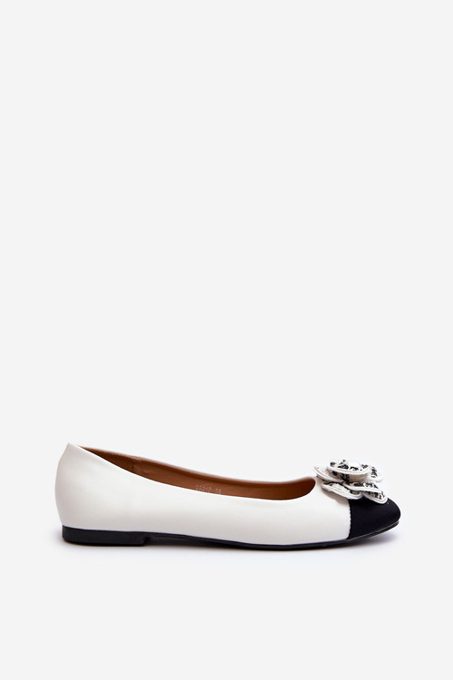 Baleriny Damskie Eko Skórzane Z Ozdobnym Detalem Białe Divinella