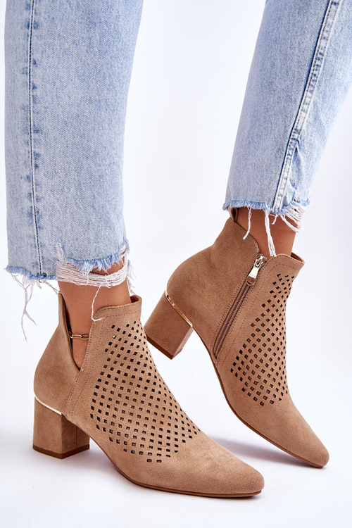 Zamszowe Botki Ażurowe Z Wycięciem Na Obcasie Beżowe Blakely