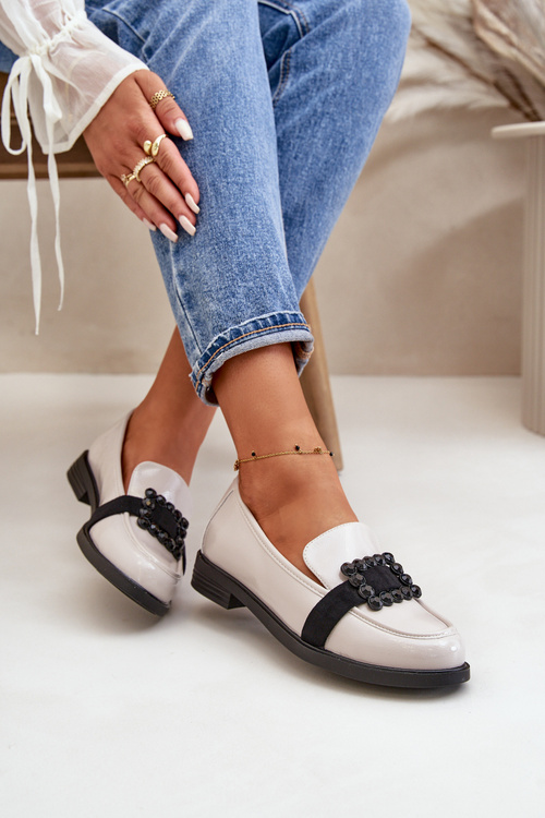 Lakierowane Mokasyny Damskie Z Ozdobą Jasnoszare Vinceza 58389